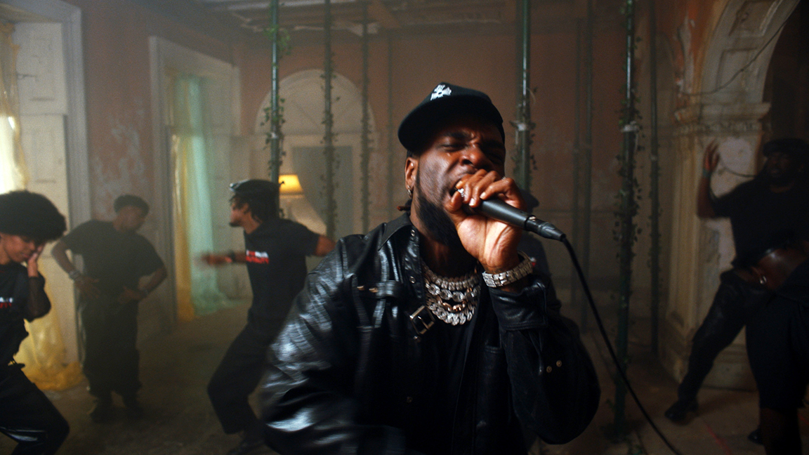 BET Hip Hop Awards 2020 - Burna Boy feat. Chris Martin - Monsters You Made. (Photo: BET)