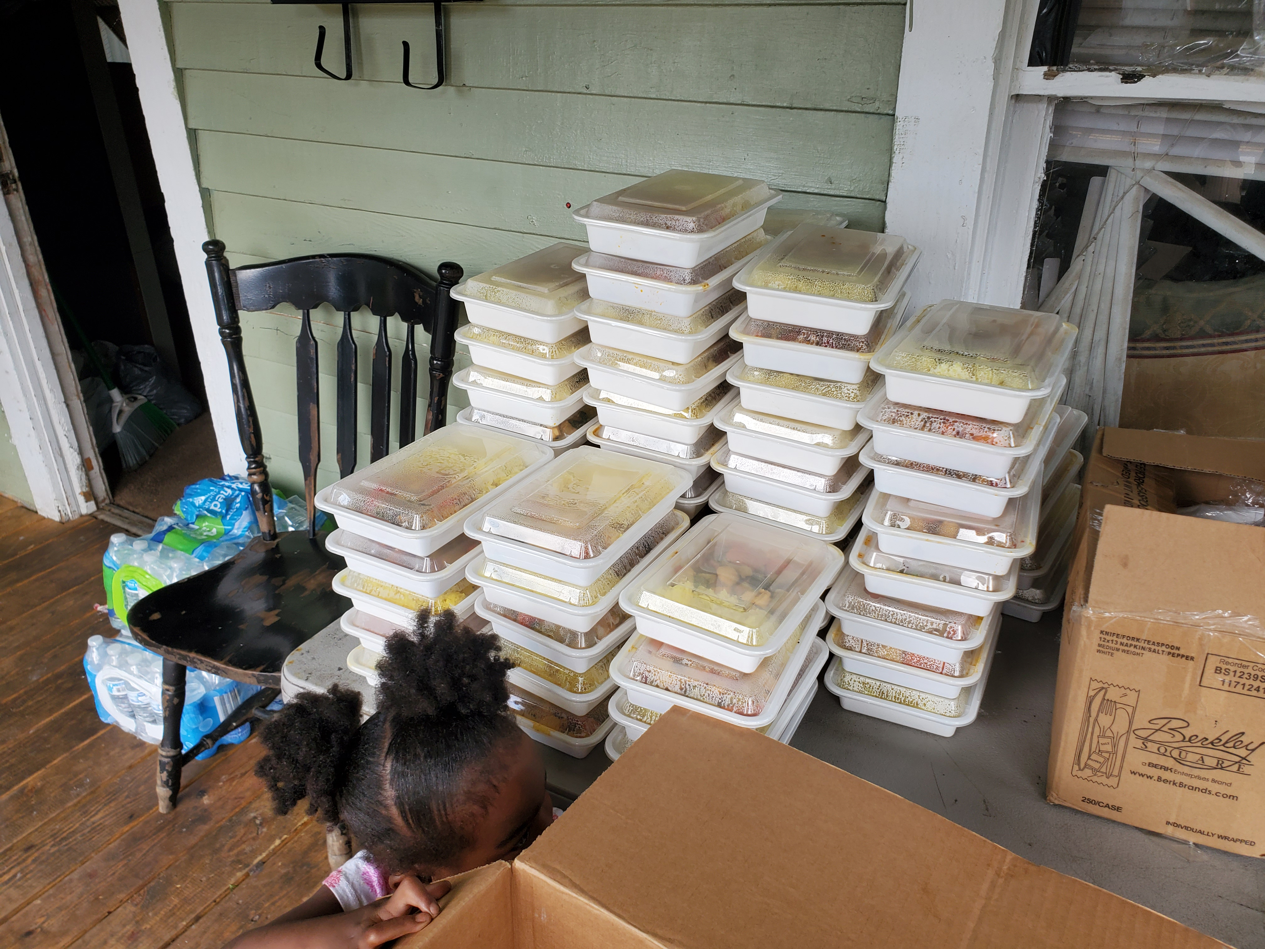 CHC-Delivering-Food-to-Porch-Ministry-1