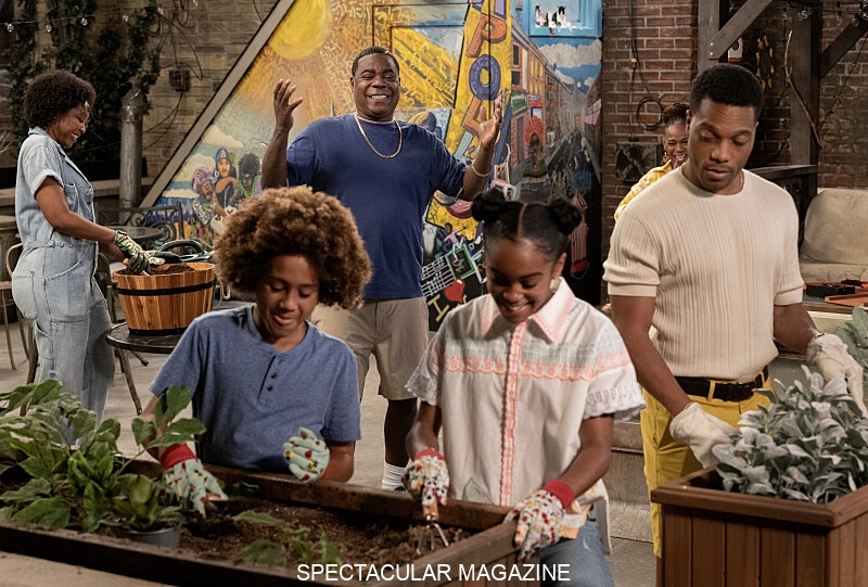 L-R: Adrianna Mitchell as Jamilah, Finn Maloney as Mase, Tracy Morgan as Francois “Frank” Crutchfield, Adrianna Mitchell as Jamilah, Kecia Lewis as Antoinette and Jermaine Fowler as Jake in Crutch, episode 2, season 1 streaming on Paramount+, 2025. Photo Credit: David Giesbrecht/Paramount+