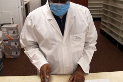 HERSEY-PHARMACY-Pharmacist-Keith-Hersey-fills-prescription