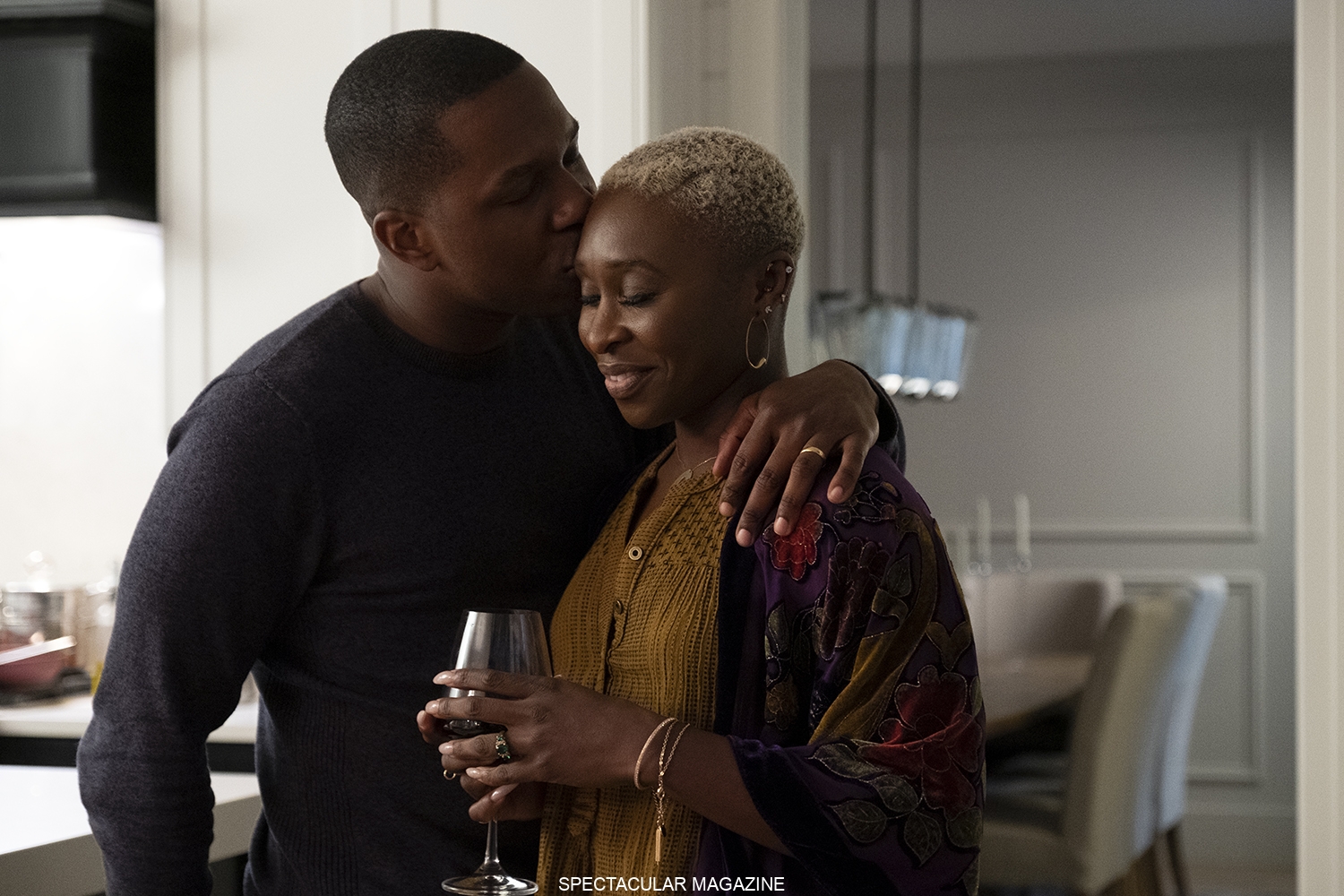 Leslie Odom Jr. as Nick Mikkelsen and Cynthia Erivo as Janine Mikkelsen in Needle in a Timestack. Photo Credit: Cate Cameron/Lionsgate