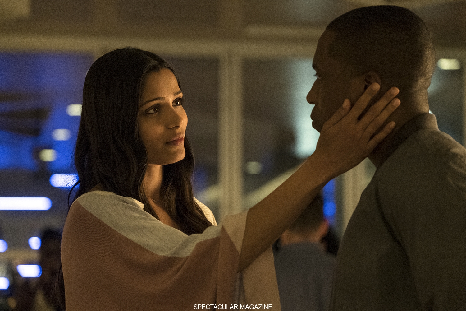 Freida Pinto as Alex Leslie and Leslie Odom Jr. as Nick Mikkelsen in Needle in a Timestack. Photo Credit: Cate Cameron/Lionsgate
