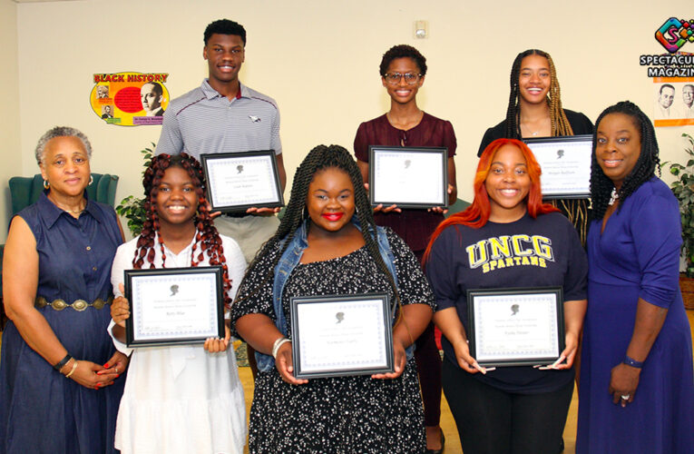 Ebonettes  Service Club  Awards  Scholarships To Seven Area High School Seniors